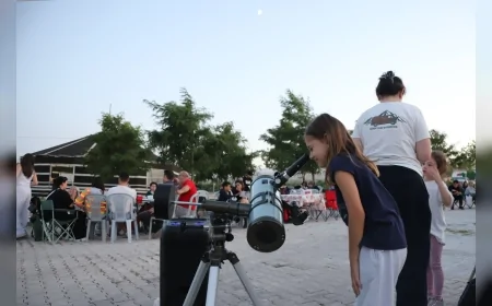 Eskişehir Büyükşehir Belediyesi gökyüzü tutkunlarını Seyitgazi’de teleskoplarla yıldızlarla buluşturdu