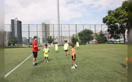 Çankaya Belediyesi ile Gençlerbirliği iş birliğinde düzenlenen ücretsiz Yaz Futbol Okulu çocukları sahada buluşturuyor