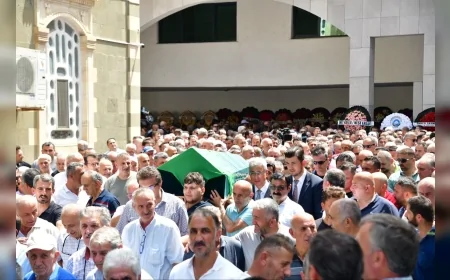 SAĞLIK BAKANI PROF. DR. KEMAL MEMİŞOĞLU: “YOMRA BELEDİYE BAŞKANI MUSTAFA BIYIK’IN KIYMETLİ ANNESİNİ SON YOLCULUĞUNA UĞURLADIK”