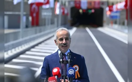 ULAŞTIRMA VE ALTYAPI BAKANI ABDULKADİR URALOĞLU: “PROJEMİZ SAYESİNDE SEYAHAT SÜRESİNİ 1 SAATTEN 30 DAKİKAYA DÜŞÜRDÜK”