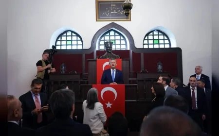 Özgür Özel: “Gazi Mustafa Kemal Atatürk’ün ilerlediği yoldayız”