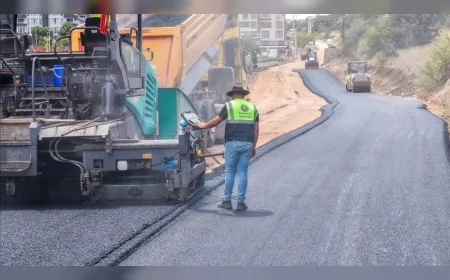 Başiskele'de Yeşilyurt Mahallesi Buket Sokak'ta asfalt çalışmaları başladı, ulaşım daha güvenli hale geliyor