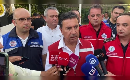 Muğla Büyükşehir Belediye Başkanı Ahmet Aras: “Yangının İnlice’ye ulaşmadan kontrol altına alınması için tüm gücümüzle çalışıyoruz”