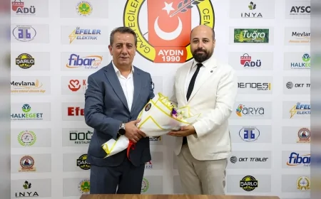 Efeler Belediye Başkanı Anıl Yetişkin: “Basın, halkın doğru ve tarafsız bilgiye ulaşmasında önemli bir görev üstleniyor”