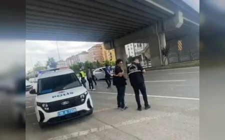Çorum'da Üst Geçitten Yaklaşık 9 Metre Yükseklikten Yola Atlayan 27 Yaşındaki Kadın Ağır Yaralandı
