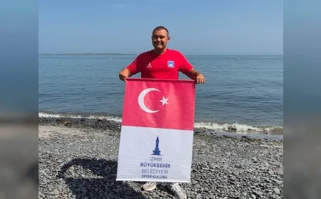 İzmir Büyükşehir Belediyesi Sporcusu Tuna Tunca Okyanus Yedilisi Hedefinde Kuzey Kanalı'nı 16 Saatte Geçti