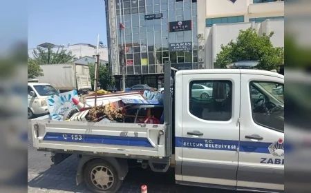 Efes Selçuk'ta Kaldırım İşgallerine Karşı Denetimler Sürüyor, Kurallara Aykırı Eşyalar Toplanıyor