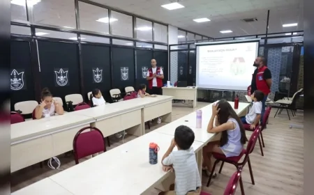Konak Belediyesi Çocuk Yaz Programı kapsamında çocuklar Afet Farkındalık Atölyesi'nde deprem bilinci kazandı