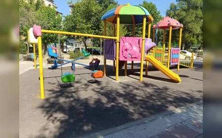 Yunusemre Belediyesi Çocuk Parklarında Yaz Bakımı Çalışmalarını Sürdürüyor