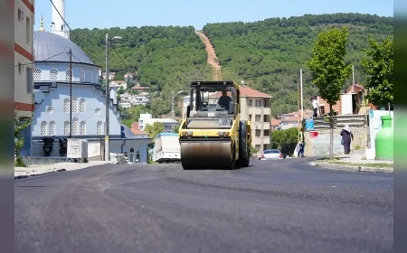 Maltepe Belediyesi Başıbüyük Mahallesi Karanfil Caddesi'nde Asfalt Yenileme Çalışmalarını Sürdürüyor