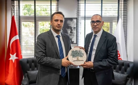 Bornova Belediye Başkanı Ömer Eşki: “Filistinli öğrenciler bizim emanetimizdir”