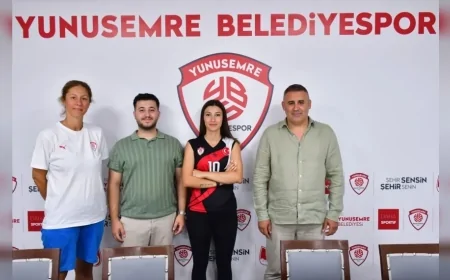 Yunusemre Belediyespor Başkanı Bülent Kanik: “Tuğçe Köse yeni sezonda da takımımıza önemli katkılar sağlayacak”