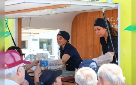 Aydın Büyükşehir Belediye Başkanı Özlem Çerçioğlu’ndan Pazarcı Esnafları ve Vatandaşlara Yaz Sıcağında Limonata İkramı