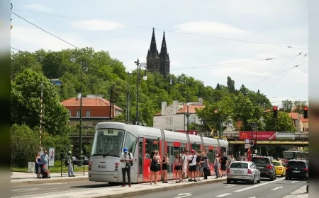 Prag’da Sabah ve Akşam Saatlerinde Toplu Taşıma Hatlarında Yolcu Yoğunluğu Artıyor