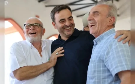 Başiskele Belediye Başkanı M. Yasin Özlü: “Gülüşünüz ömre bedel” diyerek hasta ve yaşlıları evlerinde ziyaret etti