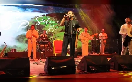 Bursa Büyükşehir Belediyesi’nin Uluslararası Bursa Festivali’nde Selçuk Balcı ve Koliva aynı sahnede Karadeniz ezgileriyle müzikseverlerle buluştu