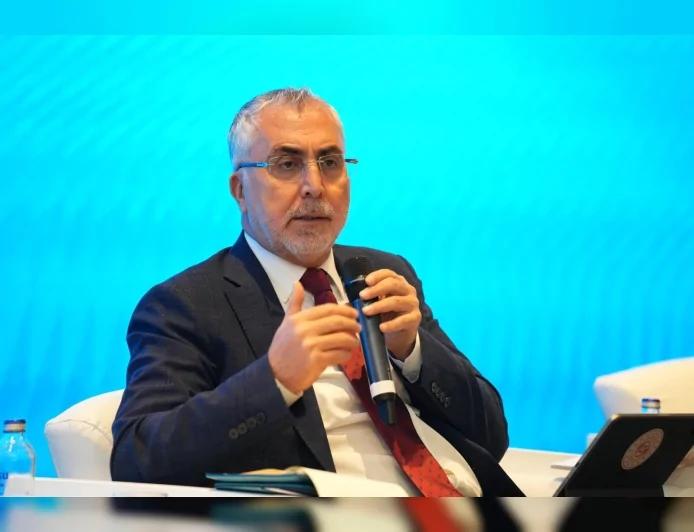 ÇALIŞMA VE SOSYAL GÜVENLİK BAKANI PROF. DR. VEDAT IŞIKHAN: “MAYIS VE HAZİRAN AYLARINDA 310 PROJEYE TOPLAM 162 MİLYON LİRA DESTEK SAĞLADIK”