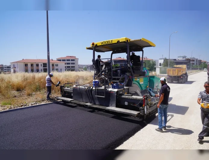 Tepebaşı Belediyesi ilçe genelinde asfalt, kaldırım ve yol yenileme çalışmalarını sürdürüyor