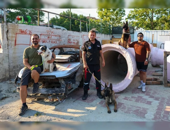 MALTEPE BELEDİYESİ AFAD KOORDİNASYONUNDA PATİLİ KAHRAMANLARI KÖPEKLİ ARAMA KURTARMA EĞİTİMLERİYLE AFETLERE HAZIRLIYOR