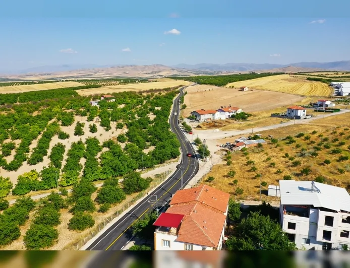 Malatya Büyükşehir Belediyesi Karahan Mahallesi'nde 8 Kilometrelik Yol Çalışmasını Tamamladı