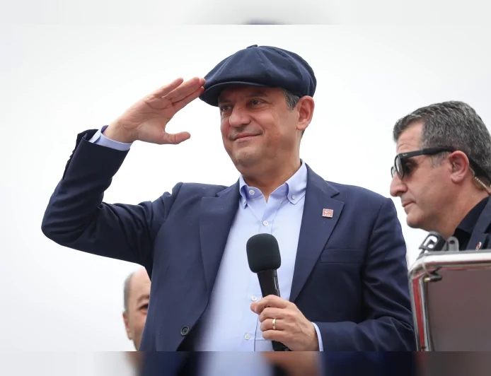 CHP Lideri Özgür Özel: “Arif Başkanımız ilçenin çok kıt kanaatleri ile çok önemli bir işi başardı; Çiftlik ilçemize bir Halk Ekmek Fırını kazandırdı”