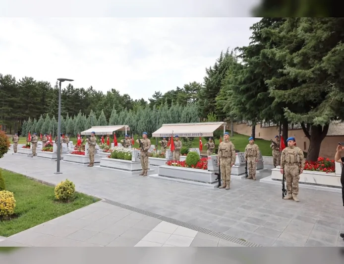 Çorum Valisi Ali Çalgan: “15 Temmuz şehitleri düzenlenen törenler ve kabir ziyaretleriyle rahmet, minnet ve dualarla anıldı”