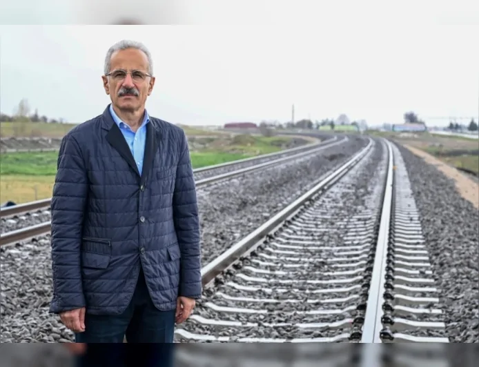 Ulaştırma ve Altyapı Bakanı Abdulkadir Uraloğlu: “SİMURAY-KBÜ ile makinist adaylarımız gerçek sürüş koşullarını eğitim sürecinde deneyimleyebilecek”