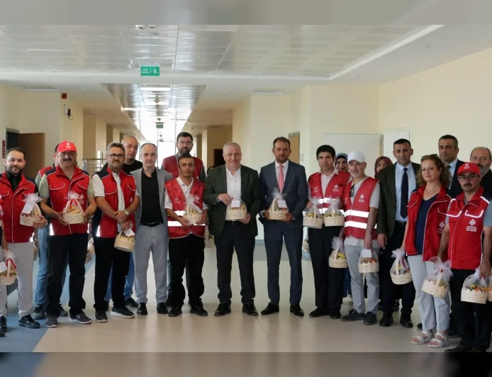 Kastamonu Vakıflar Bölge Müdürü Halil Alper: “İslam Feyzi Efendi Bin Hasan Vakfı’nın hayır şartı doğrultusunda hastalar ziyaret edilerek ikramlarda bulunuldu”