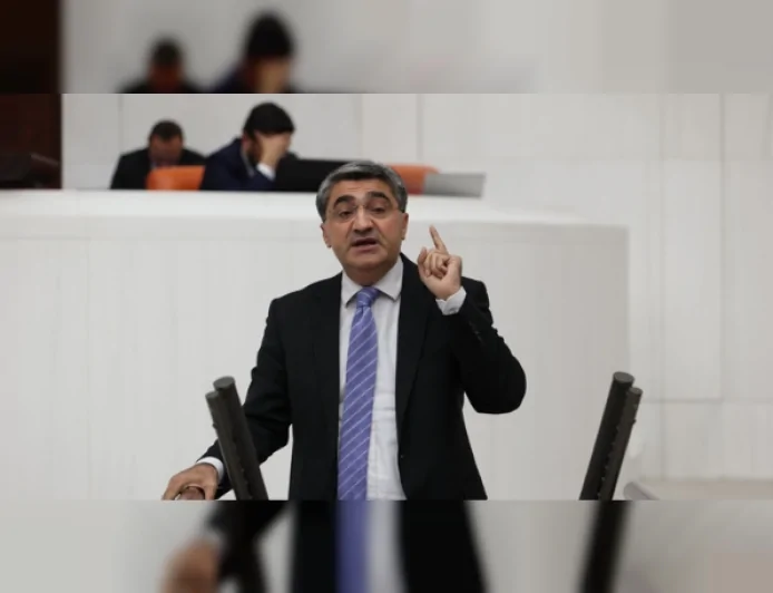 DEVA Partisi Genel Başkan Yardımcısı Mehmet Emin Ekmen: “Motokuryeler şehir hayatının görünmez kahramanlarıdır”