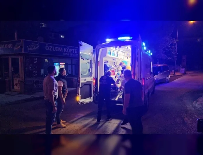 Çorum'da akrabalar arasında alacak verecek tartışması kavgaya dönüştü bir kişi bıçakla yaralandı