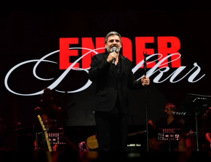 Malatya Ender Balkır konseri 28. Malatya Kayısı Festivali'nde türkü dolu geceye sahne oldu