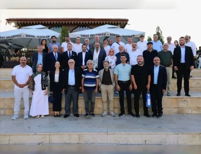 Tokat Valisi Abdullah Köklü, “Tokat'ın Sinema Geleceği” buluşmasında sektör temsilcileriyle Gök Medrese'de bir araya geldi