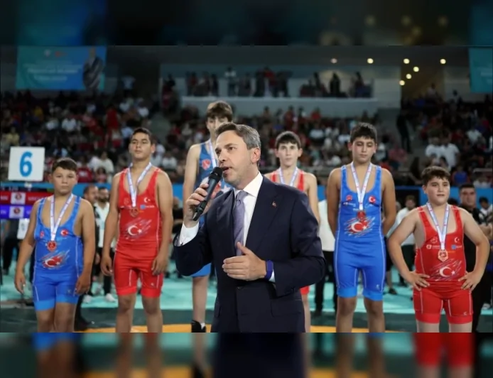 Enerji ve Tabii Kaynaklar Bakanı Alparslan Bayraktar: “Sonuna kadar Türk güreşinin ve sporcuların yanındayız”