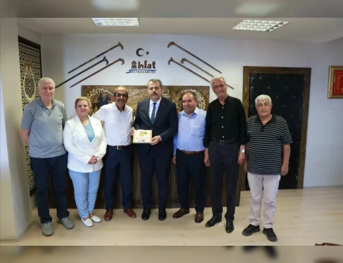 Manisa Ahlat Sosyal Dayanışma Kültür Derneği’nden Ahlat Kaymakamı Özgür Kaya’ya Hayırlı Olsun Ziyareti