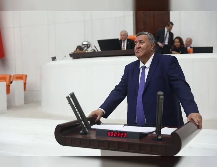 CHP Niğde Milletvekili Ömer Fethi Gürer: “Tarımda sorunlar üreticiyi de tüketiciyi de vuruyor, aracı ve ithalatçı kazanıyor”