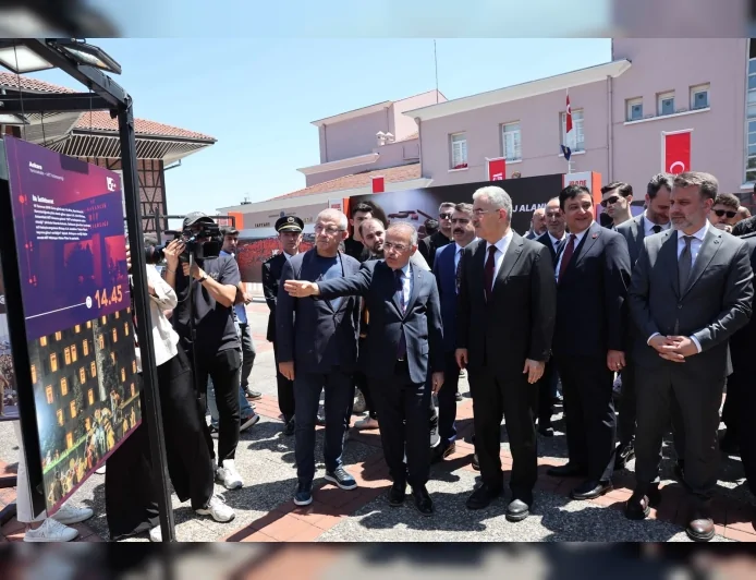 Bursa Valisi Erol Ayyıldız:''15 Temmuz Demokrasi Ve Milli Birlik Günü Etkinlikleri Şehitlerimizi Minnetle Anmak İçin Başladı''