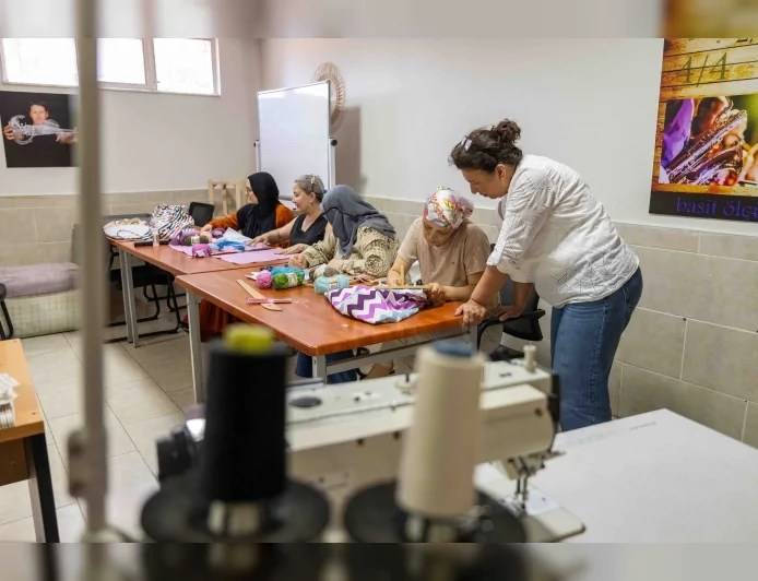 Bornova Belediye Başkanı Ömer Eşki: “El Sanatları Kurslarımız Yaşama Umut Olmayı Sürdürüyor”