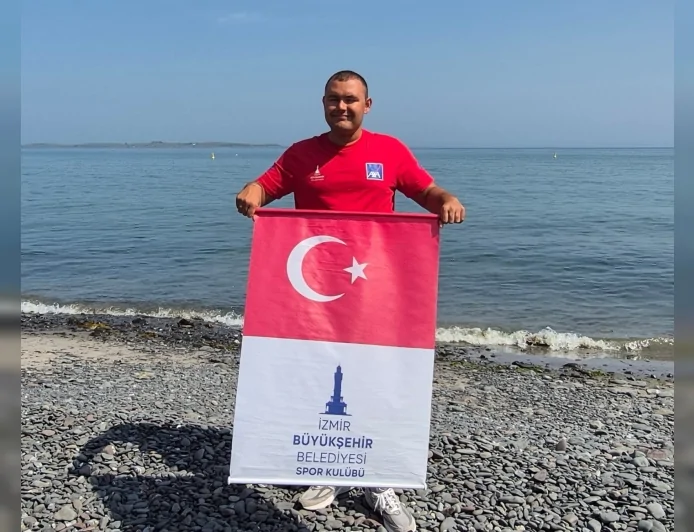 İzmir Büyükşehir Belediyesi Sporcusu Tuna Tunca Okyanus Yedilisi Hedefinde Kuzey Kanalı'nı 16 Saatte Geçti
