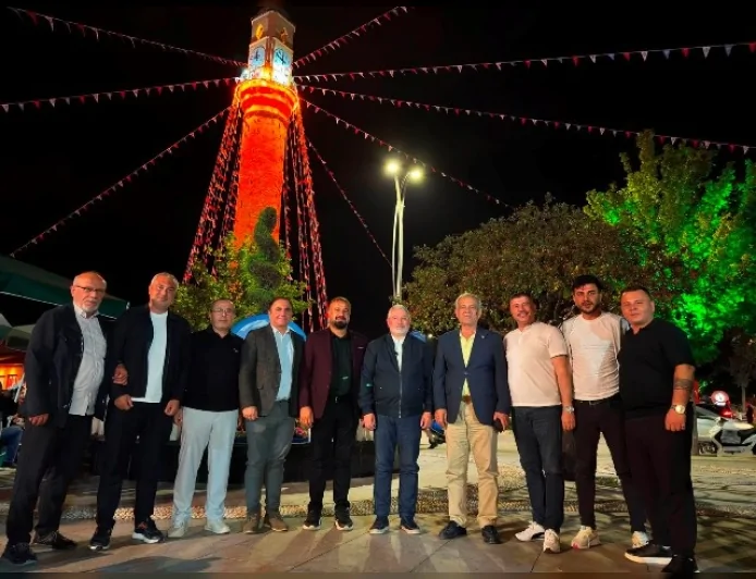 Türkiye Gazeteciler Federasyonu Genel Başkanı Yılmaz Karaca, Çorum Belediye Başkanı Halil İbrahim Aşgın’ı festival çalışmaları ve yerel basına verdiği destek nedeniyle kutladı