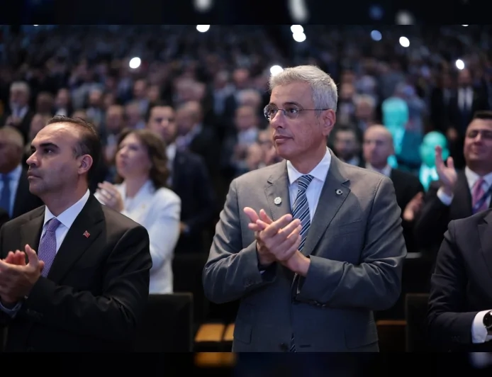 SAĞLIK BAKANI PROF. DR. KEMAL MEMİŞOĞLU: “SAĞLIK OKURYAZARLIĞINI ARTIRARAK DEZENFORMASYONLA KARARLILIKLA MÜCADELE EDECEĞİZ”