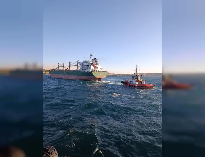 Çanakkale Boğazı'nda Makine Arızası Nedeniyle Karaya Oturan Yük Gemisi Sonrası Gemi Trafiği Çift Yönlü Olarak Durduruldu