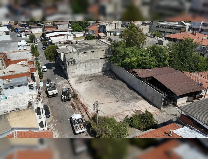 Konak Belediyesi Kaçak Yapılara Müdahaleyi Sürdürüyor, 2 Mahallede Ruhsatsız Yapılar Yıkıldı