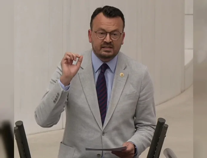 YENİ PARTİ DENİZLİ MİLLETVEKİLİ ŞEREF ARPACI: “KRİZ TEKSTİL VE HAZIR GİYİM SEKTÖRÜNÜ DELİP GEÇTİ, 500 BİN KİŞİ İŞSİZ KALDI, 10 BİN FİRMA KAPANDI”