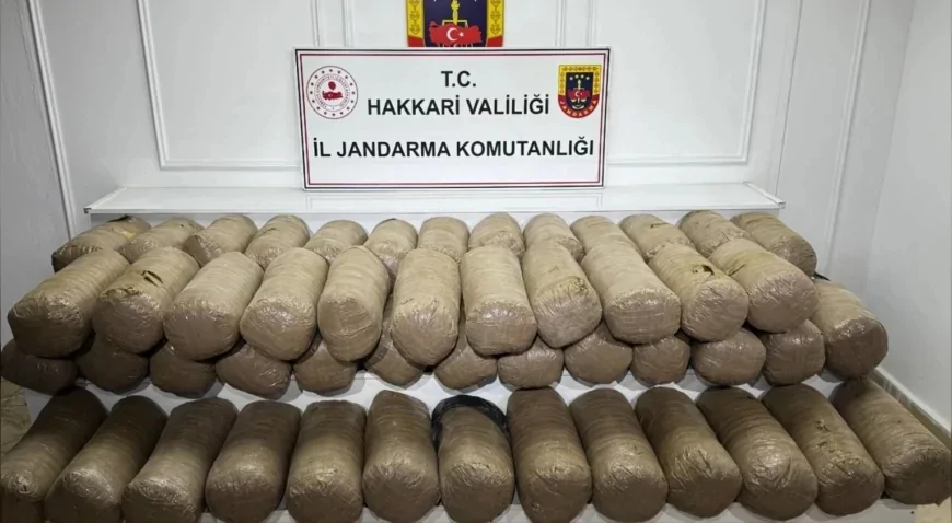 İÇİŞLERİ BAKANLIĞI HAKKARİ'DE DÜZENLENEN OPERASYONDA 503 KİLOGRAM ESRAR ELE GEÇİRİLDİĞİNİ AÇIKLADI