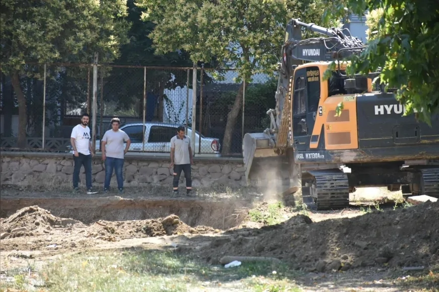 Salihli’de Dr. Erdal Yıldırım Bilim Merkezi Projesinde İlk Kazma Vuruldu