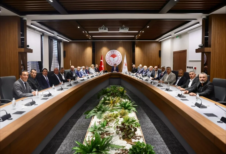 Malatya’nın Tarım ve Sulama Yatırımları Bakanlıkta Görüşüldü  AK Parti Malatya Milletvekili Abdurrahman Babacan, Malatya milletvekilleri ve Malatya Muhtarlar Derneği ile birlikte Tarım ve Orman Bakanı İbrahim Yumaklı’yı ziyaret ettiklerini açıkladı.