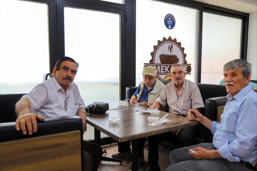ESKİŞEHİR BÜYÜKŞEHİR BELEDİYE BAŞKANI AYŞE ÜNLÜCE: “EMEKLERİYLE BUGÜNLERİMİZİ İNŞA EDEN EMEKLİLERİMİZİN HER ZAMAN YANINDAYIZ”