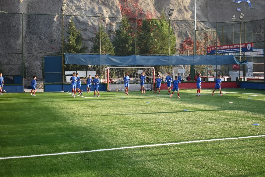 Altınordu FK, Türkiye’nin en büyük çocuk futbol organizasyonu olarak altyapı yatırımlarını sürdürüyor