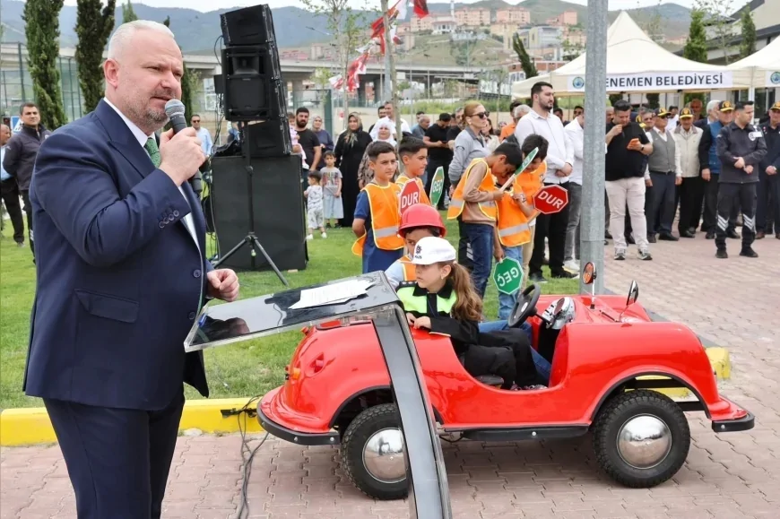 Menemen Belediye Başkanı Aydın Pehlivan: “Asarlık Trafik Eğitim Parkuru'nda trafik kültürünü küçük yaşta kazandırıyoruz”