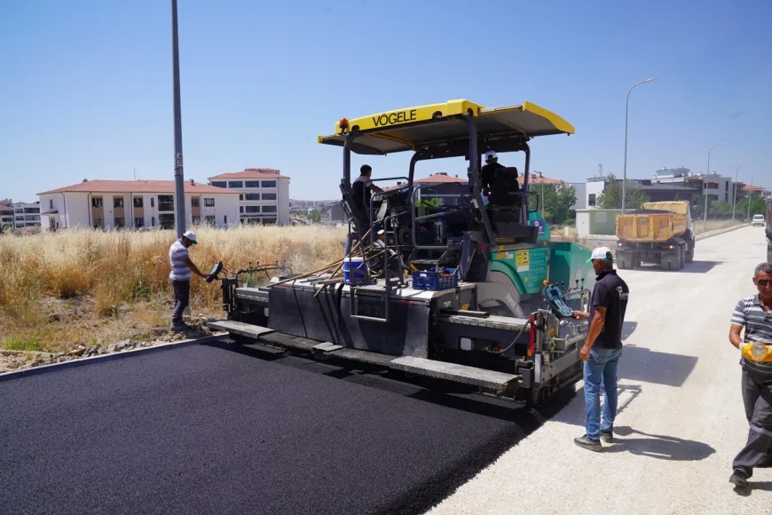 Tepebaşı Belediyesi ilçe genelinde asfalt, kaldırım ve yol yenileme çalışmalarını sürdürüyor